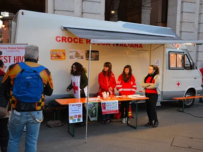 Per i giovani 2 Attività_hotspot_in_piazza